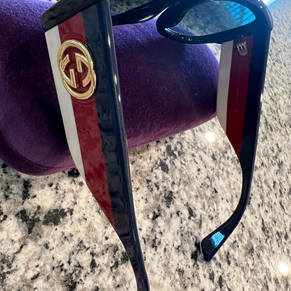 Women’s Gucci sunglasses - Picture 2 of 3